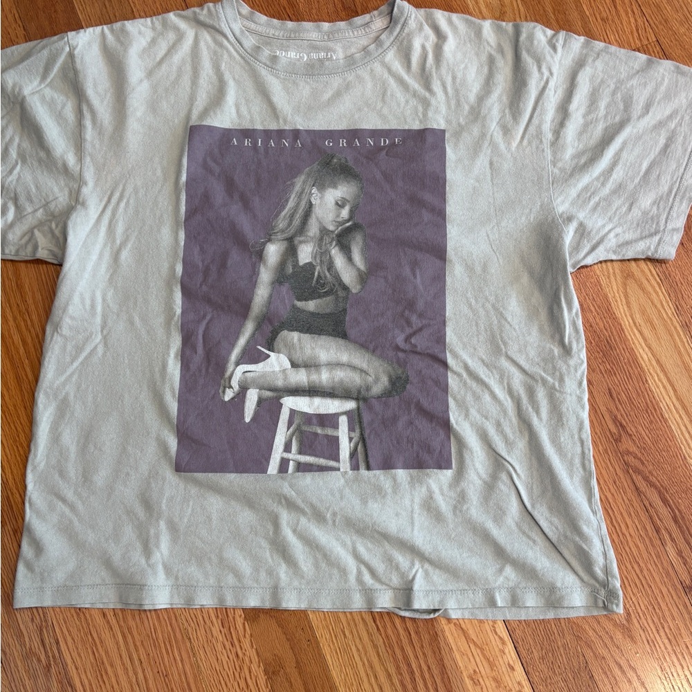 Ariana Grande Gray Graphic Women's Tee